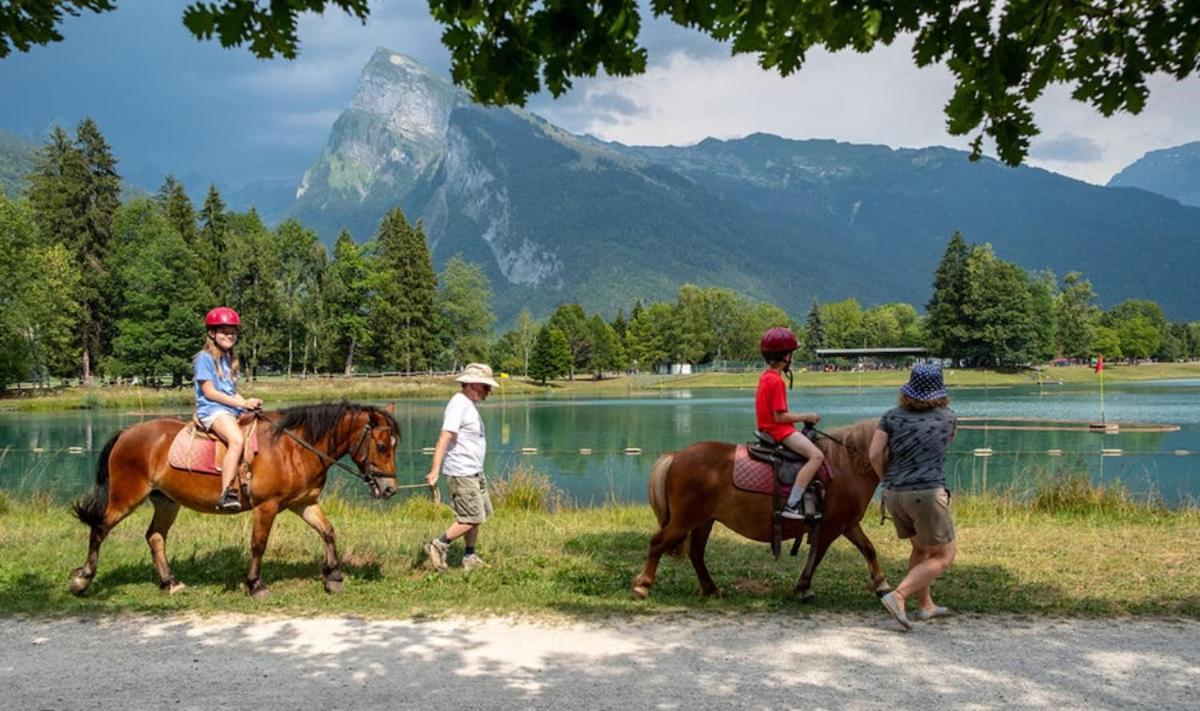 Bungalow 3 Chambres Pour 6 Pers Avec Climatisation Camping 3 Etoiles Samoëns Εξωτερικό φωτογραφία